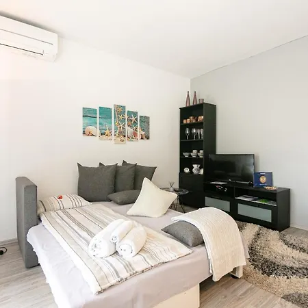 Noemi Apartman *